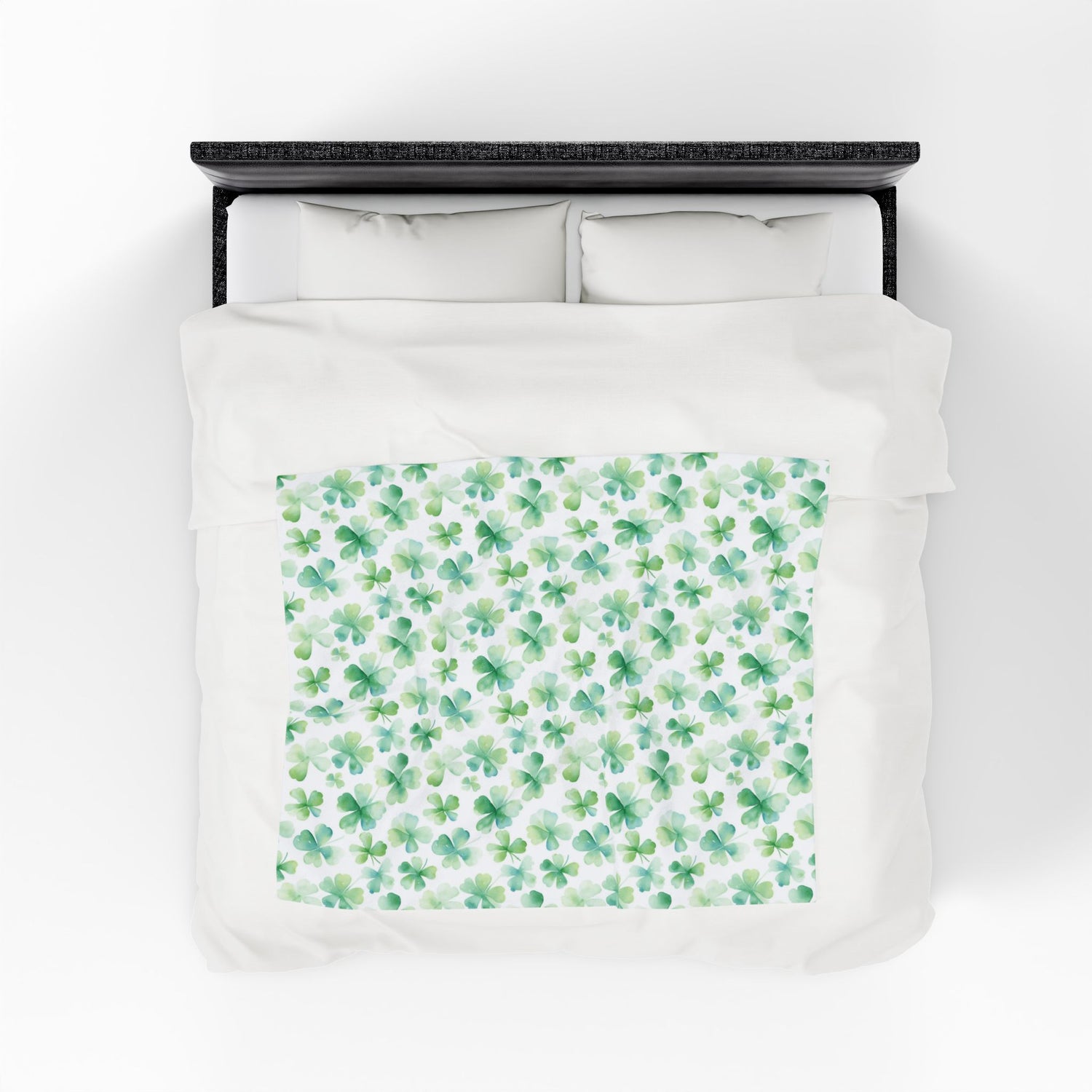 St. Patrick's Day Velveteen Plush Blanket, Cozy Throw for Home Decor, Shamrock-Patterned Soft Blanket for Kids and Adults